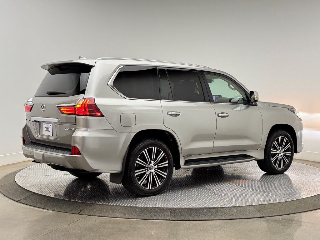 2021 Lexus LX 570 13