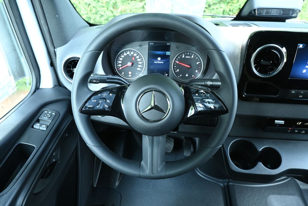 Thumbnail: 2025 Mercedes-Benz Sprinter - 18