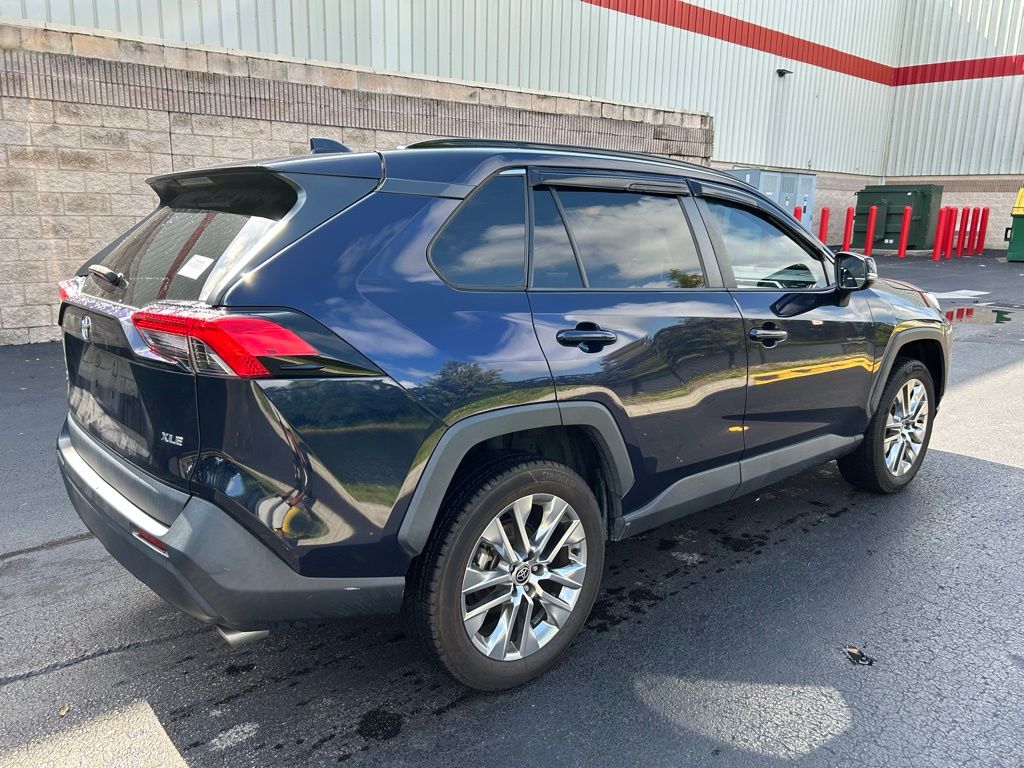 2021 Toyota RAV4 XLE Premium 5