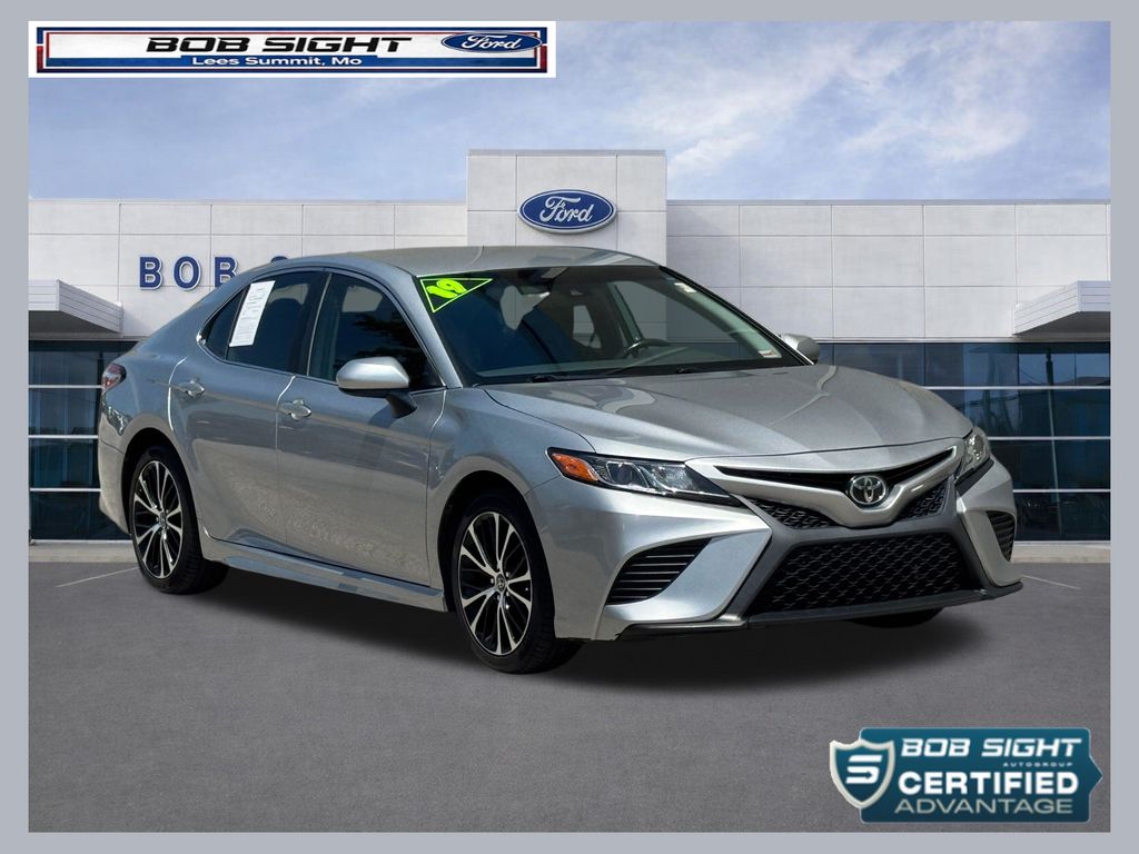 2019 Toyota Camry SE