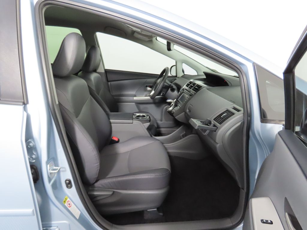 2012 Toyota Prius v Five 20