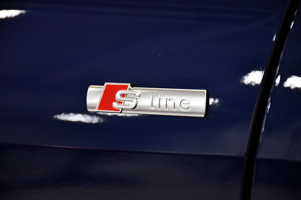 Thumbnail: 2026 Audi Q4 e-tron - 11