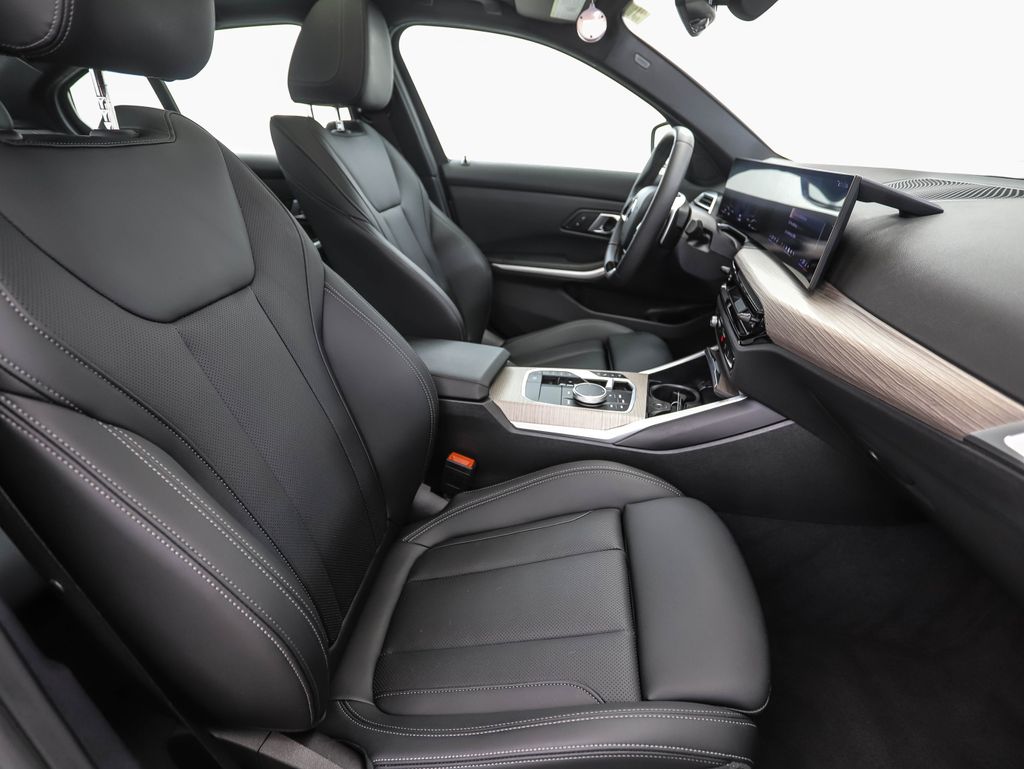 Thumbnail: 2025 BMW 3 Series - 31