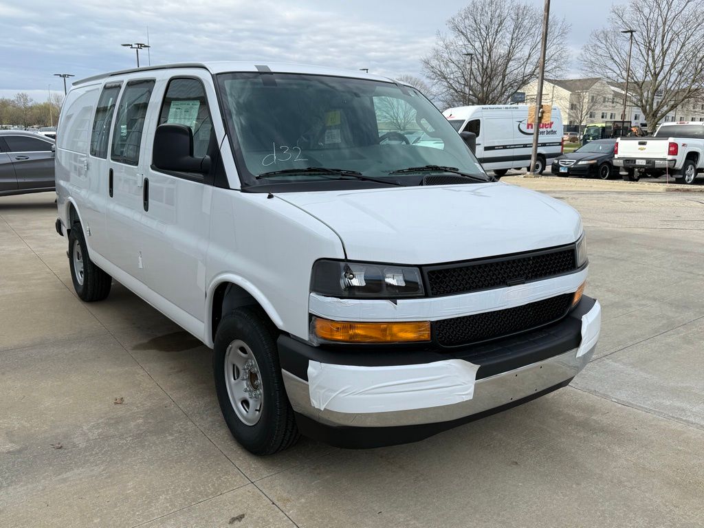 Summit White 2026 Chevrolet Express Cargo 2500 RWD Van Rear-Wheel Drive 8-Speed Automatic Overdrive