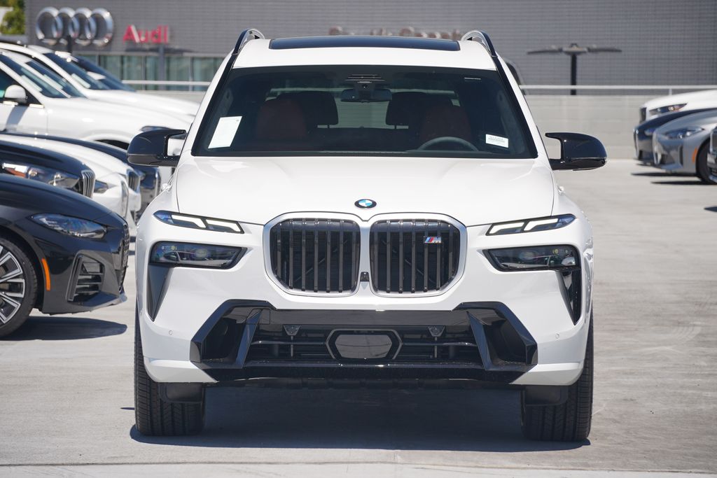 2025 BMW X7 M60i 2