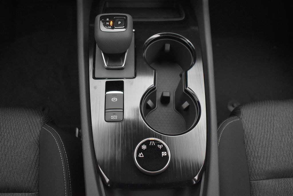 2025 Nissan Rogue SV 27