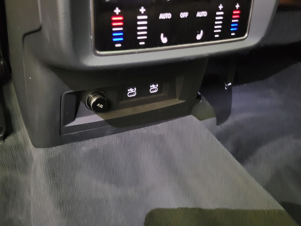 Thumbnail: 2021 Audi Q7 - 23