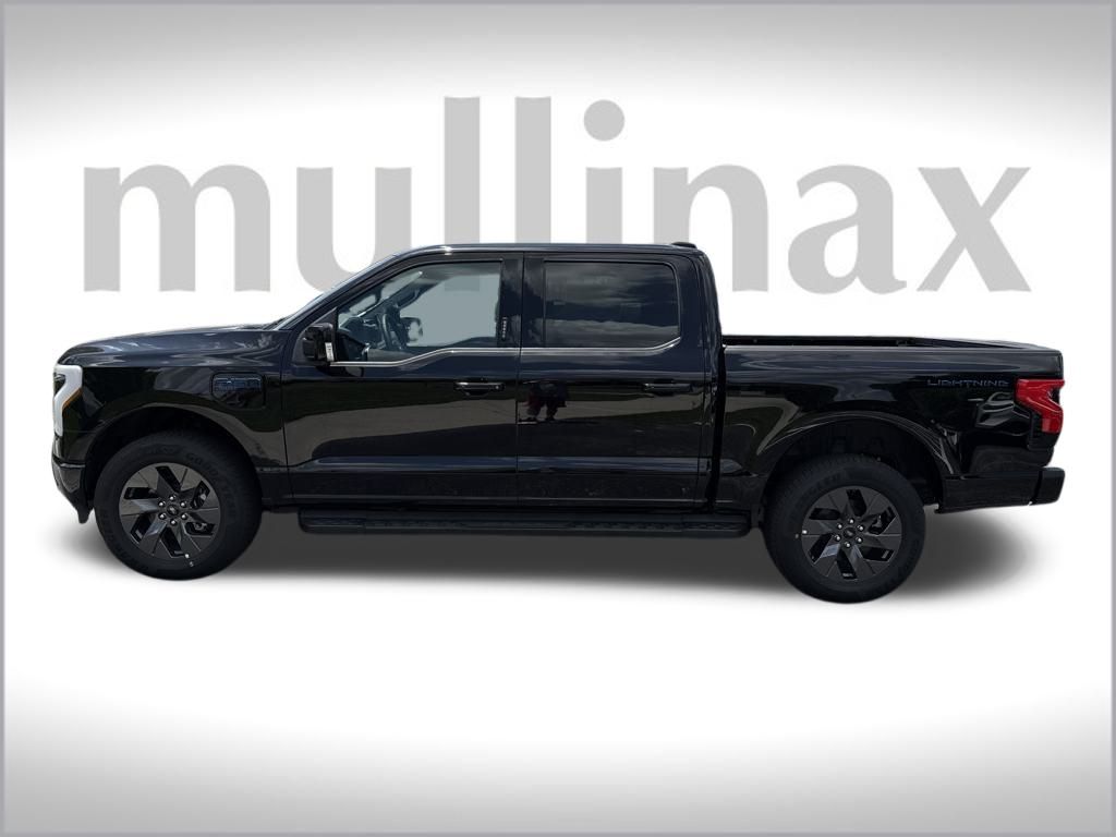 2025 Ford F-150 Lightning Lariat photo 7