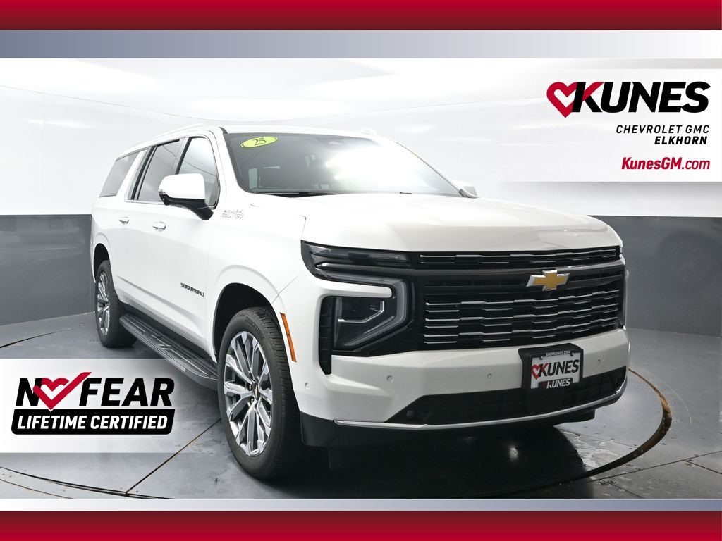 White (Iridescent Pearl Tricoat) 2025 Chevrolet Suburban SUV / Crossover Four-Wheel Drive