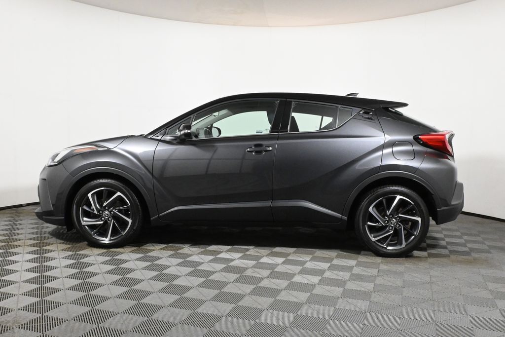 2022 Toyota C-HR XLE 2
