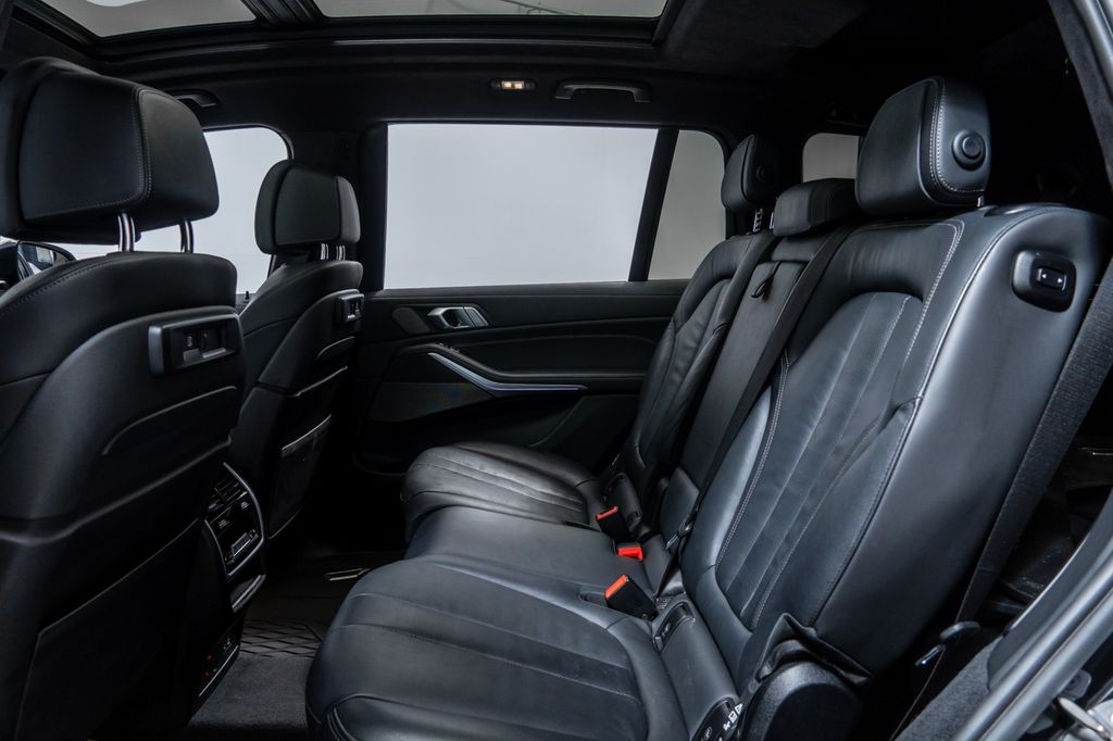 Used 2022 Black BMW M50i image 33