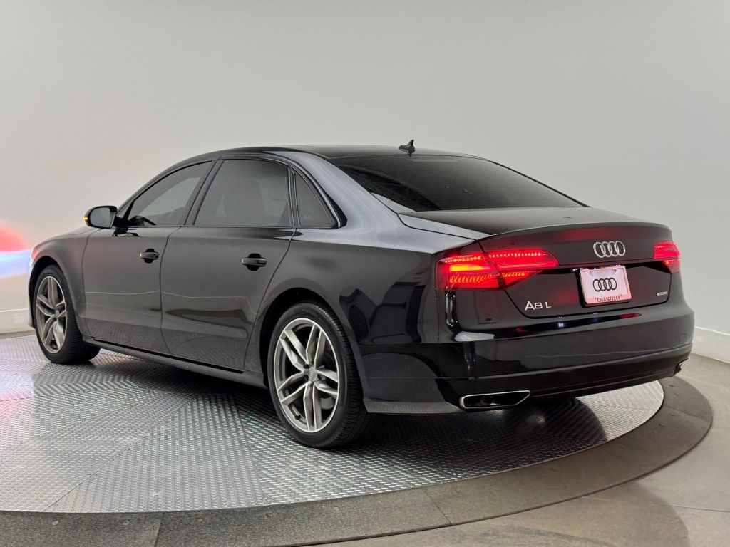 Thumbnail: 2017 Audi A8 - 10