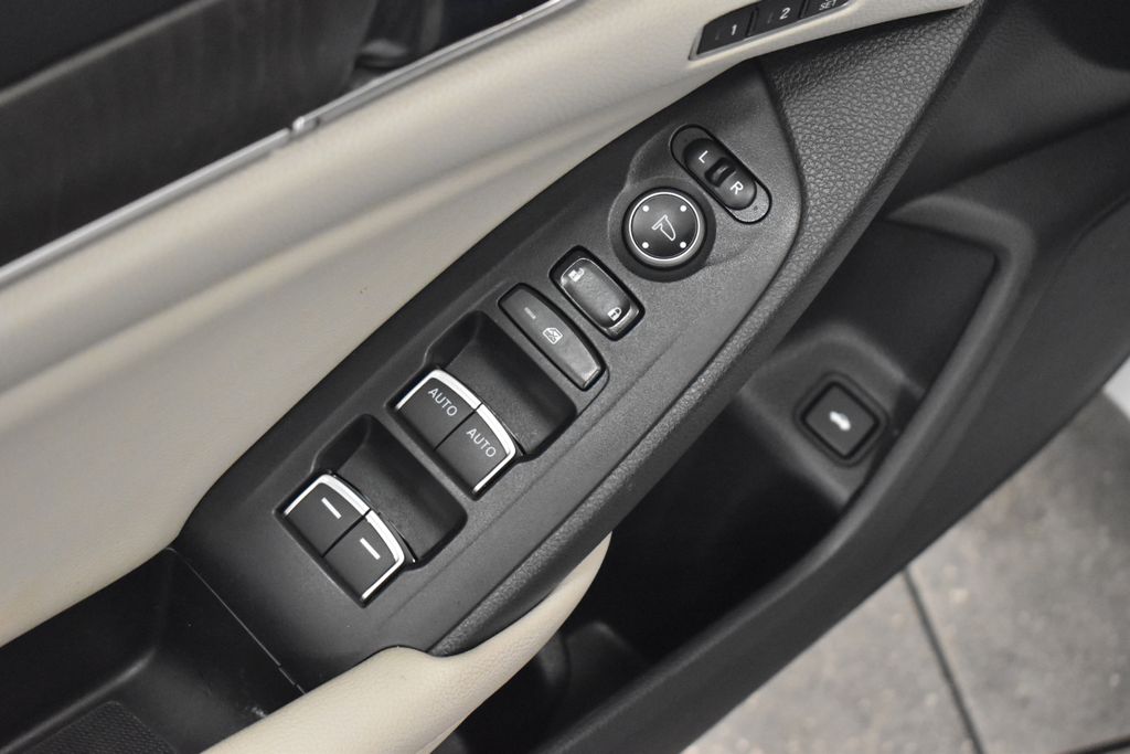 Thumbnail: 2018 Honda Accord - 16