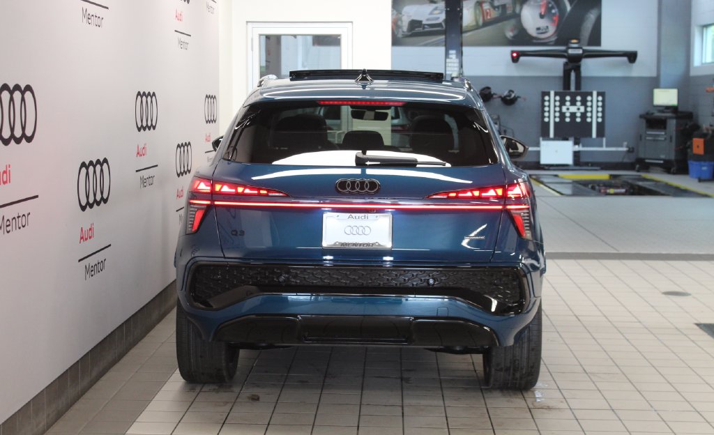 Thumbnail: 2026 Audi Q3 - 5
