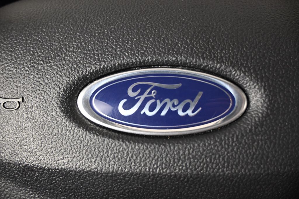 Used 2025  Ford Platinum image 36