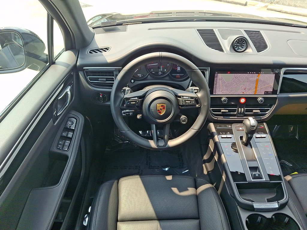 Thumbnail: 2026 Porsche Macan - 13