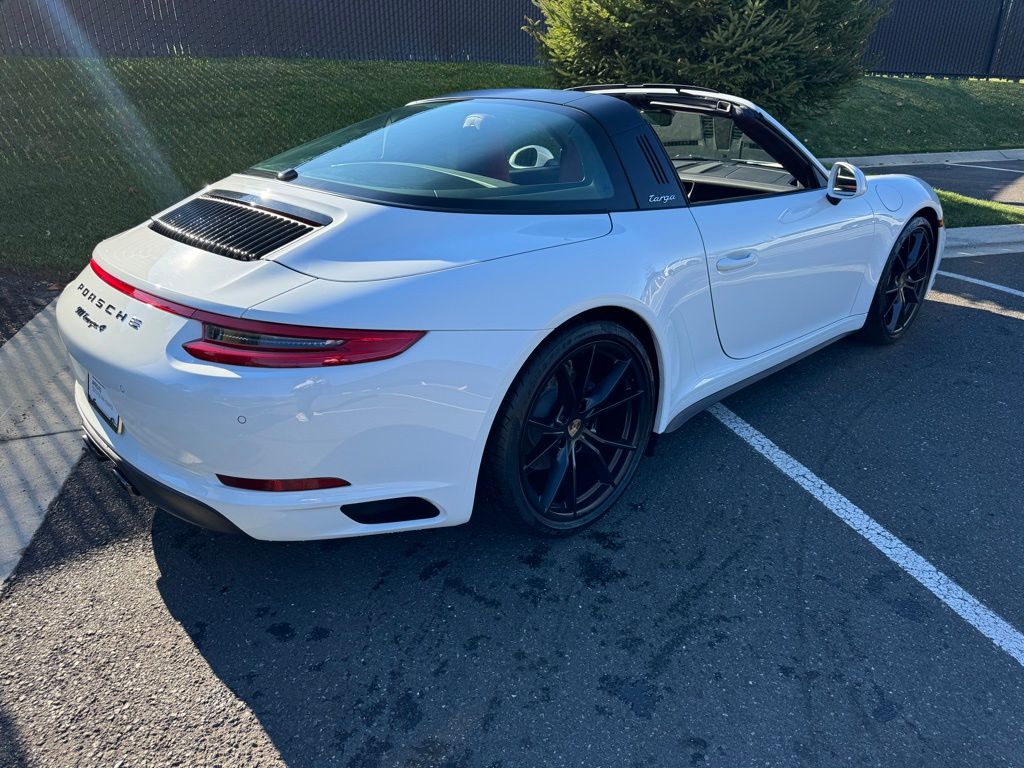 2019 Porsche 911 Targa 9