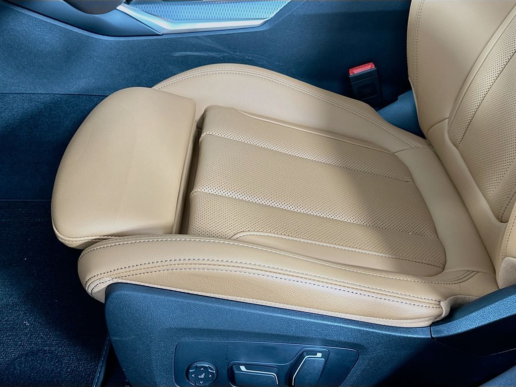 Thumbnail: 2025 BMW 3 Series - 21