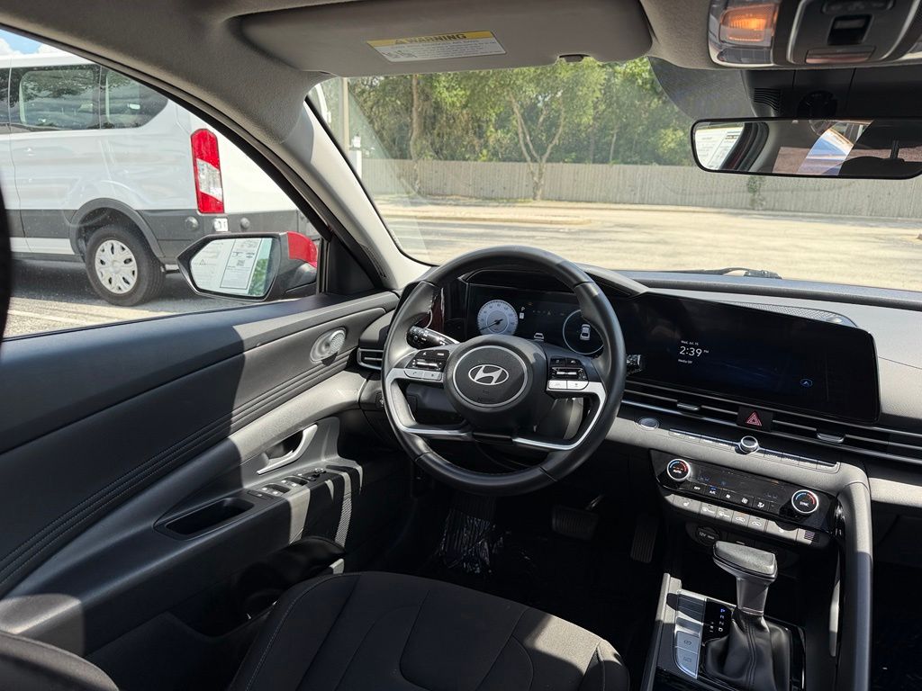 Used 2025 Hyundai Elantra Sedan