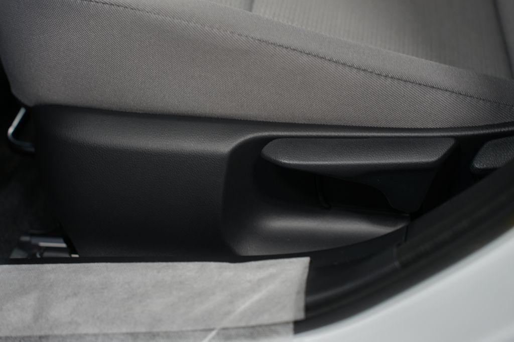 2025 Toyota Prius LE 31