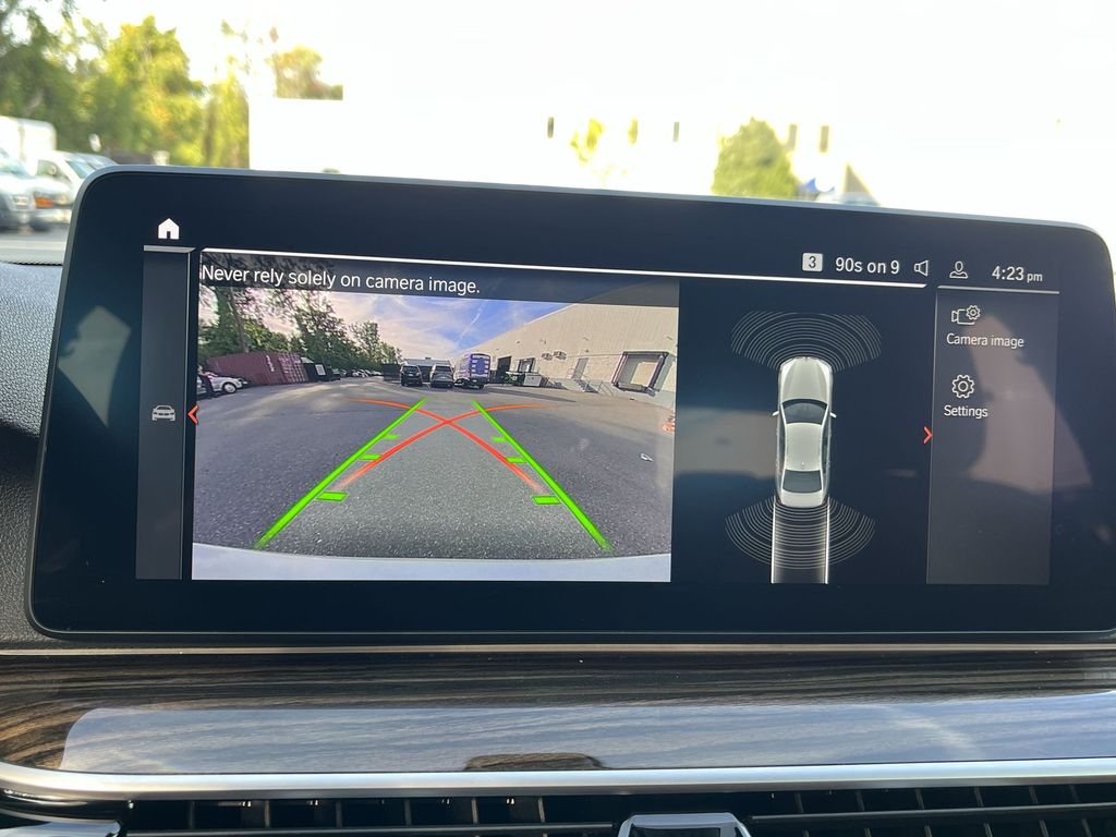 Thumbnail: 2022 BMW 5 Series - 17