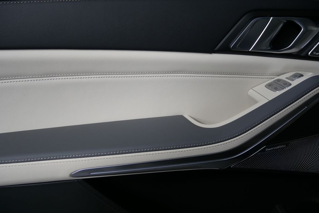 2025 BMW X7 Alpina XB7 14
