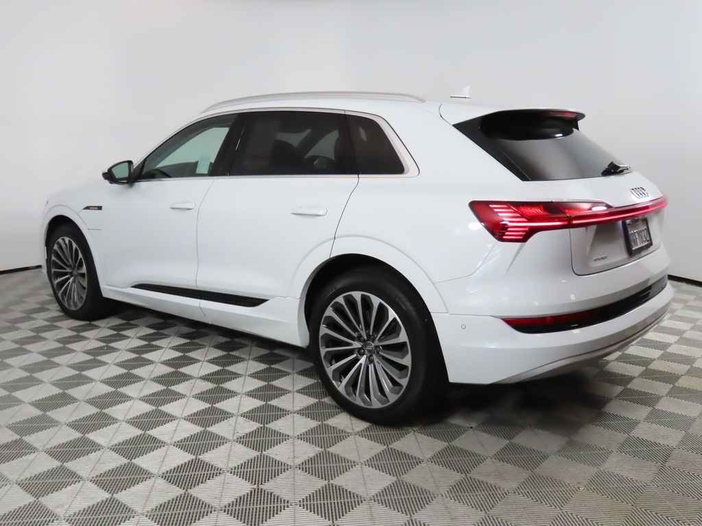 Thumbnail: 2019 Audi e-tron - 3