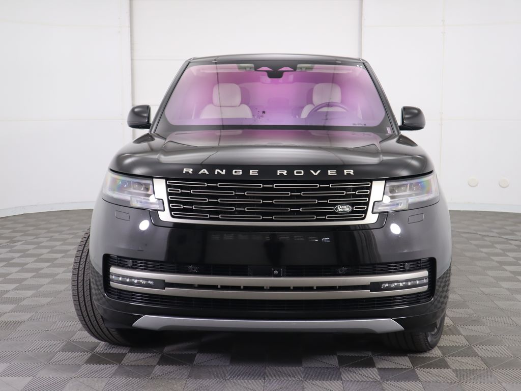 2023 Land Rover Range Rover SE 2