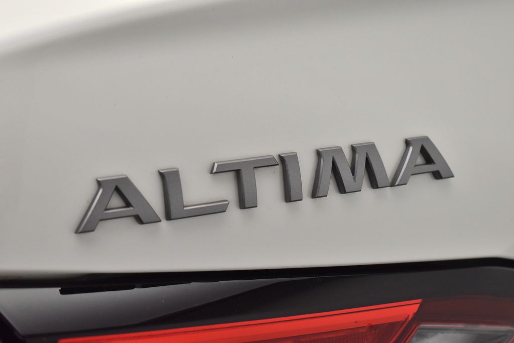 Thumbnail: 2023 Nissan Altima - 9