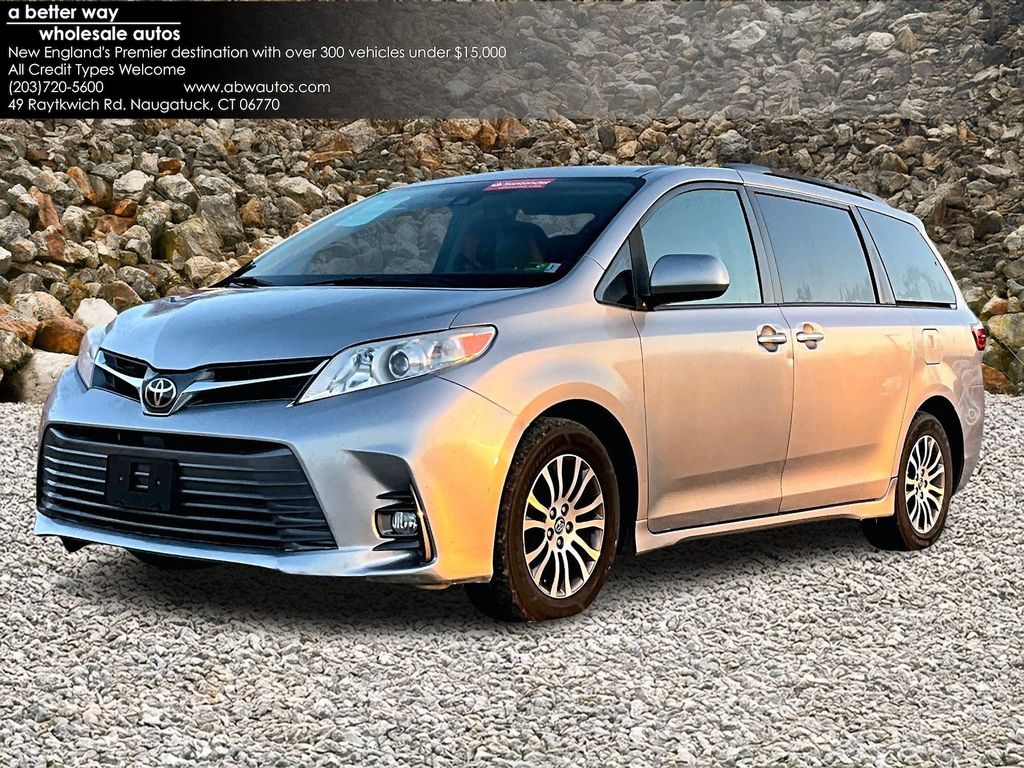 2018 Toyota Sienna XLE 7-Passenger FWD with Auto-Access Seat