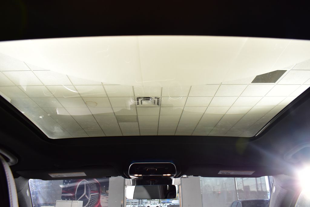 Thumbnail: 2025 Mercedes-Benz GLC - 32