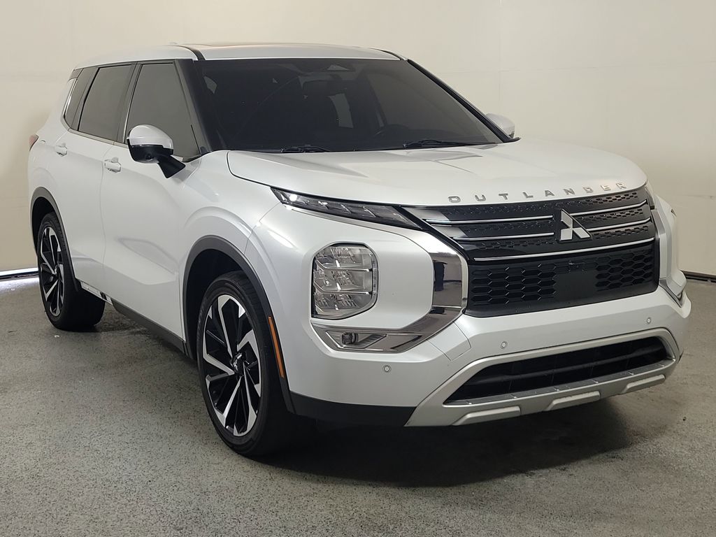 White 2023 Mitsubishi Outlander SE FWD SUV / Crossover Front-Wheel Drive Continuously Variable Transmission