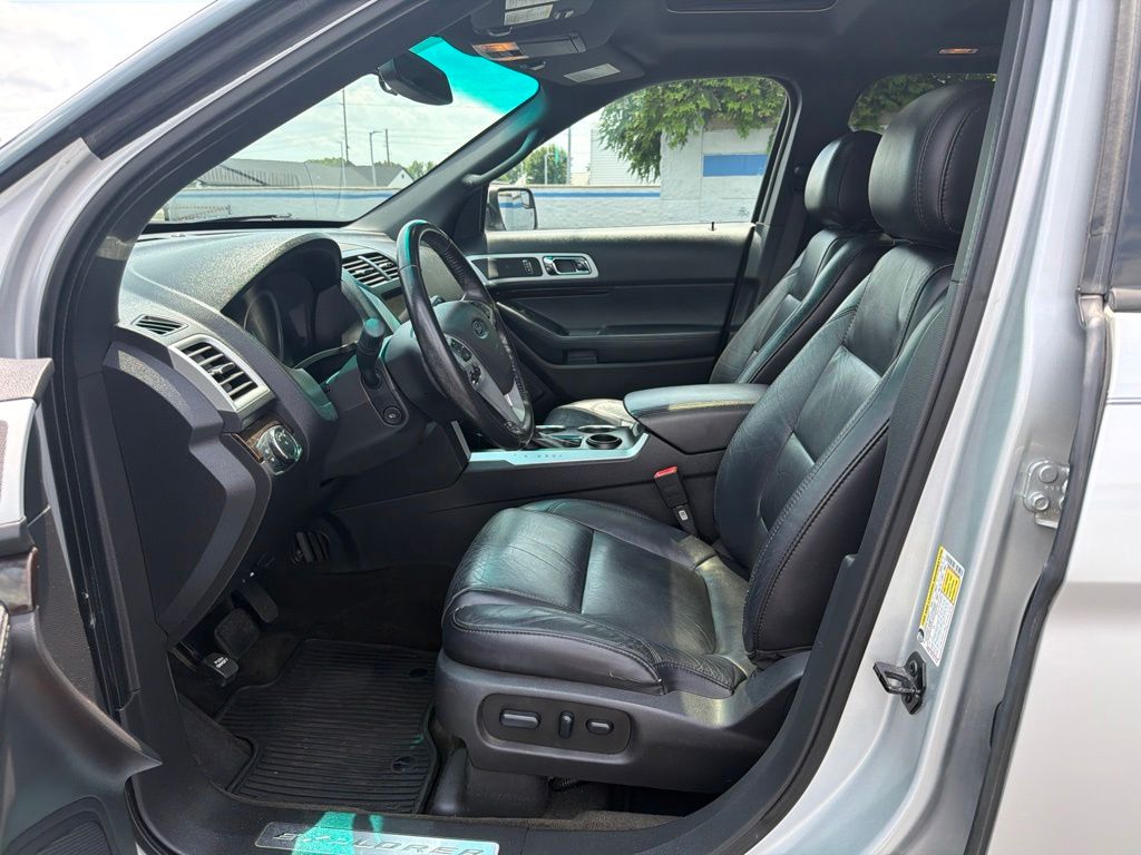 Thumbnail: 2013 Ford Explorer - 17
