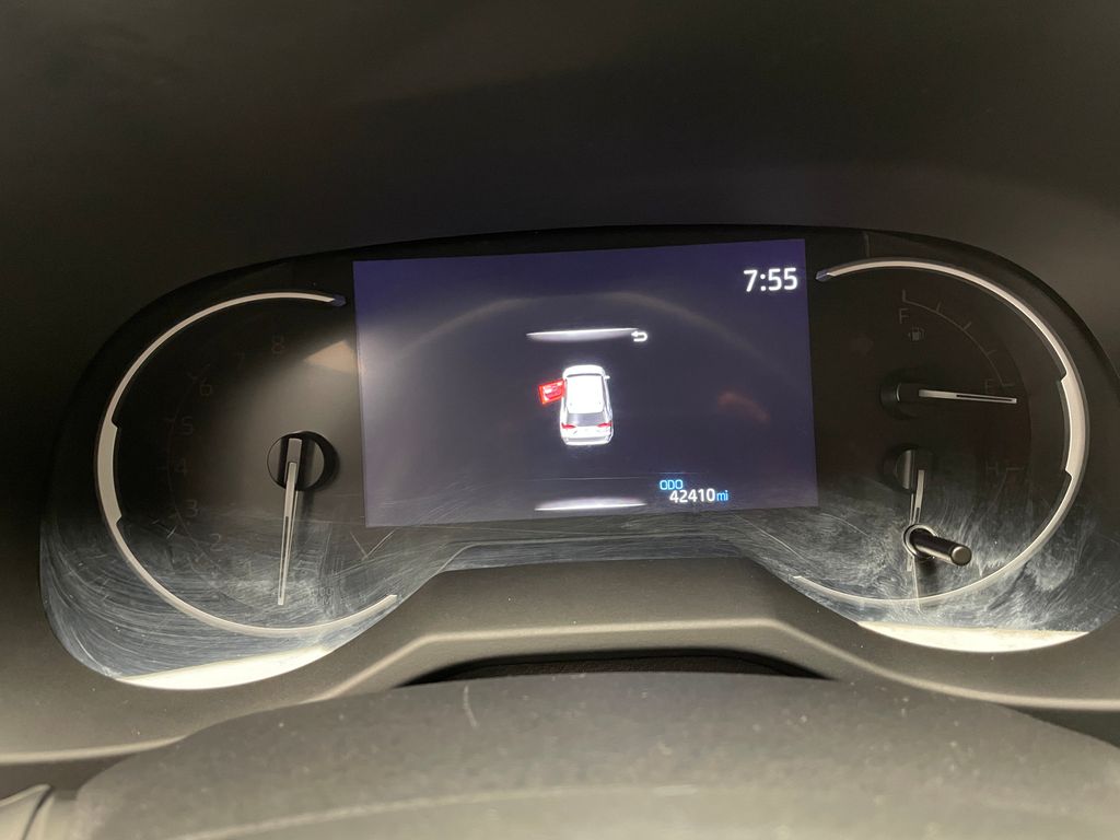 2023 Toyota RAV4 XLE 24