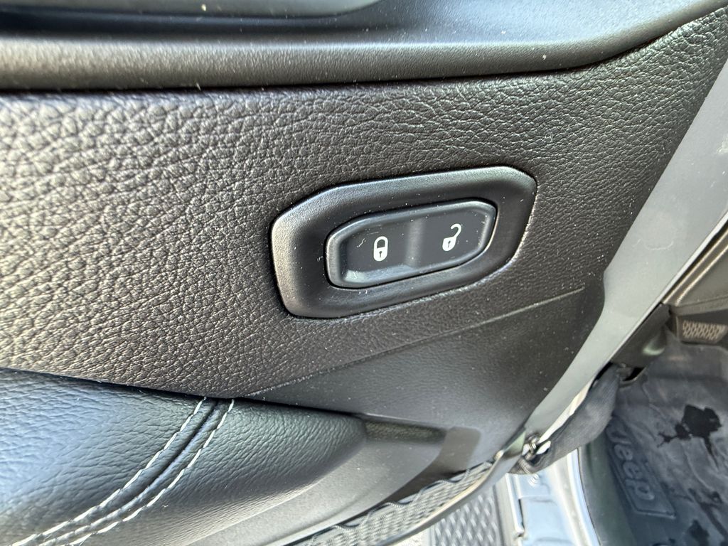 Certified Used 2020 Silver Jeep Overland image 38