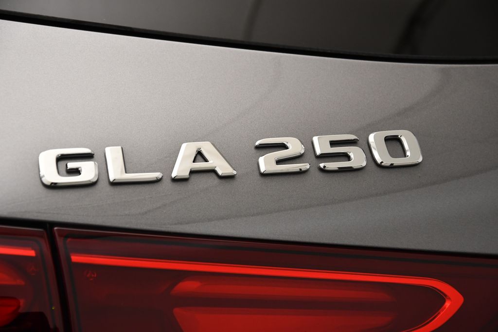 Thumbnail: 2025 Mercedes-Benz GLA - 9