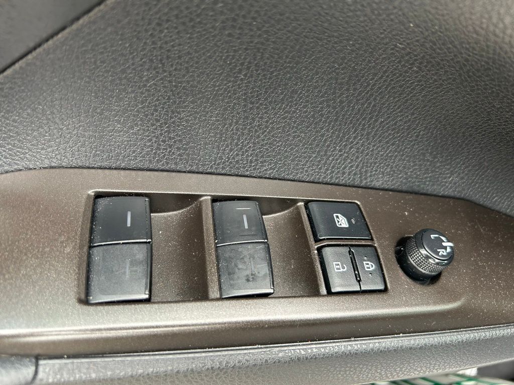 2022 Toyota Camry SE 23
