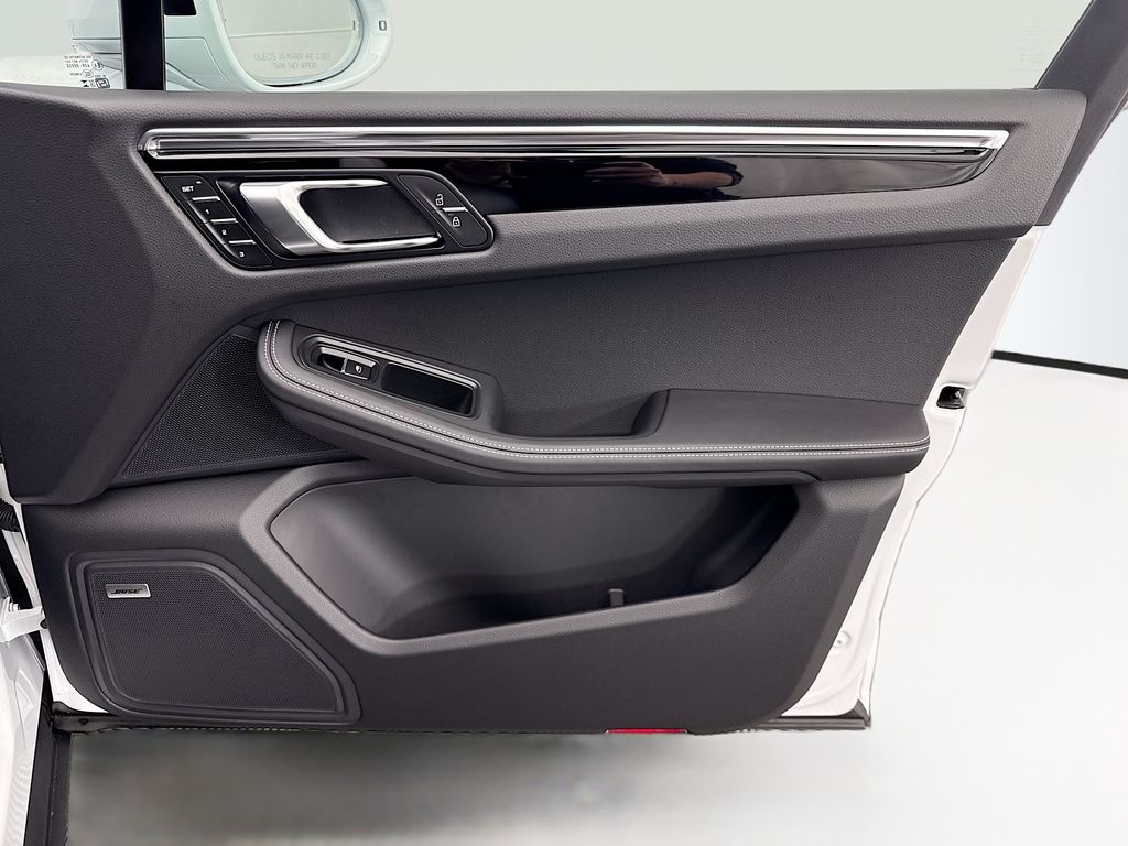 Thumbnail: 2026 Porsche Macan - 26