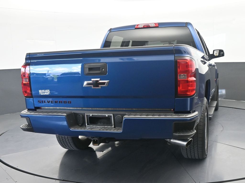 Used 2016 Deep Ocean Blue Metallic Chevrolet LT image 4