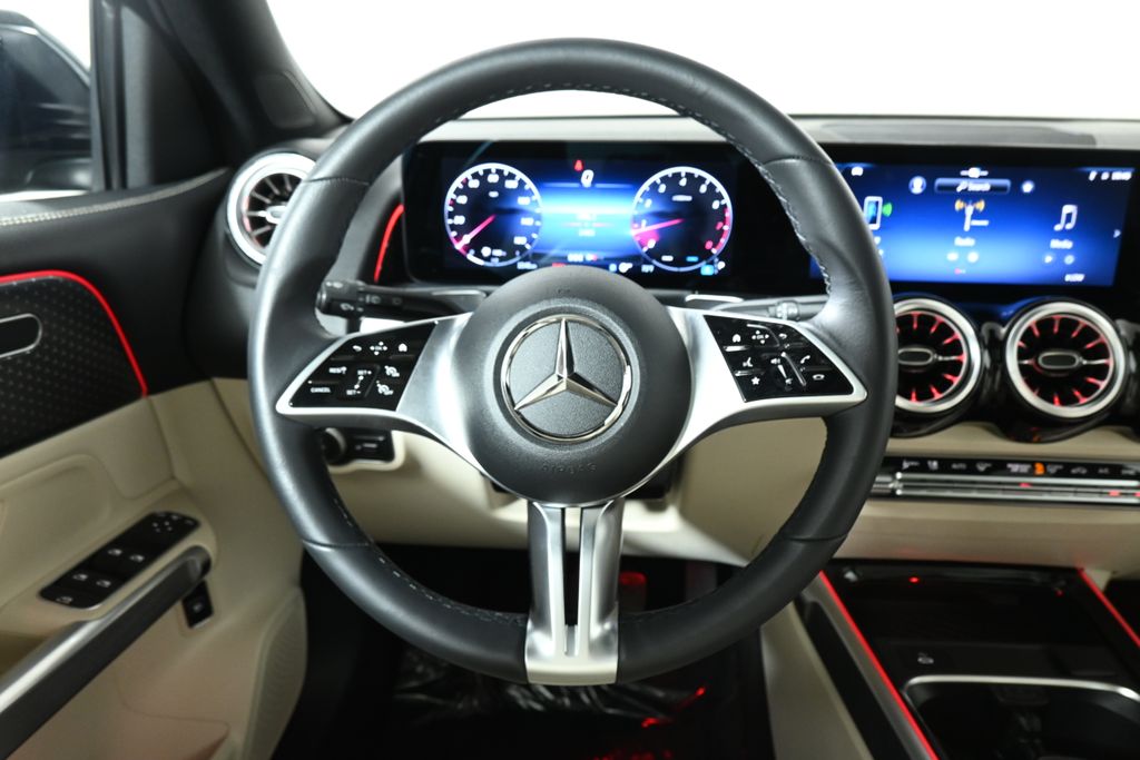2025 Mercedes-Benz GLB 250 16