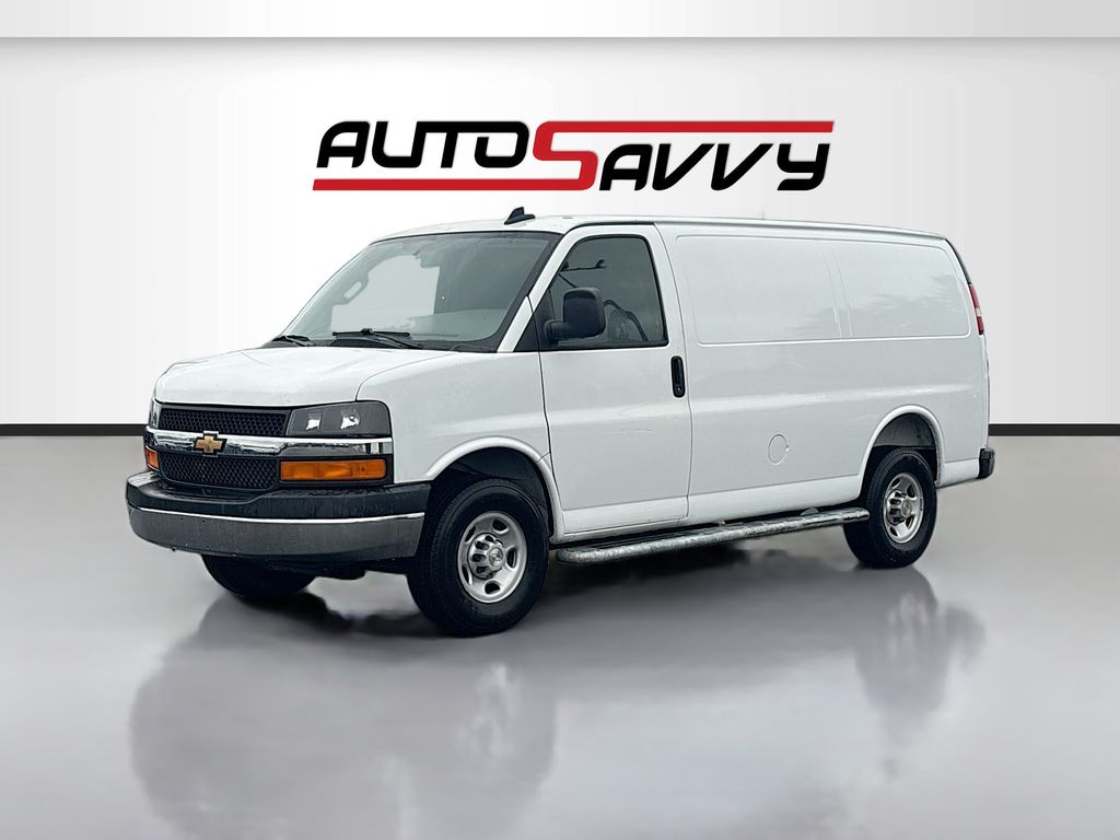 Used 2025 White Chevrolet Work Van image 3