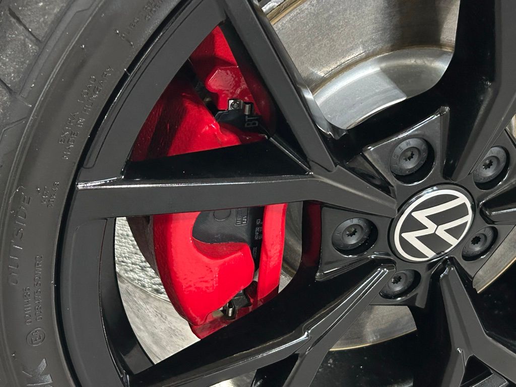 Used 2024 Reflex Silver Volkswagen SE image 29