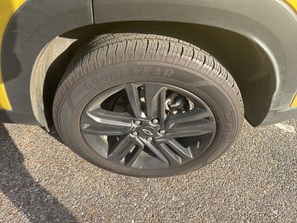 2024 Nitro Yellow Metallic Chevrolet Trax ACTIV FWD SUV