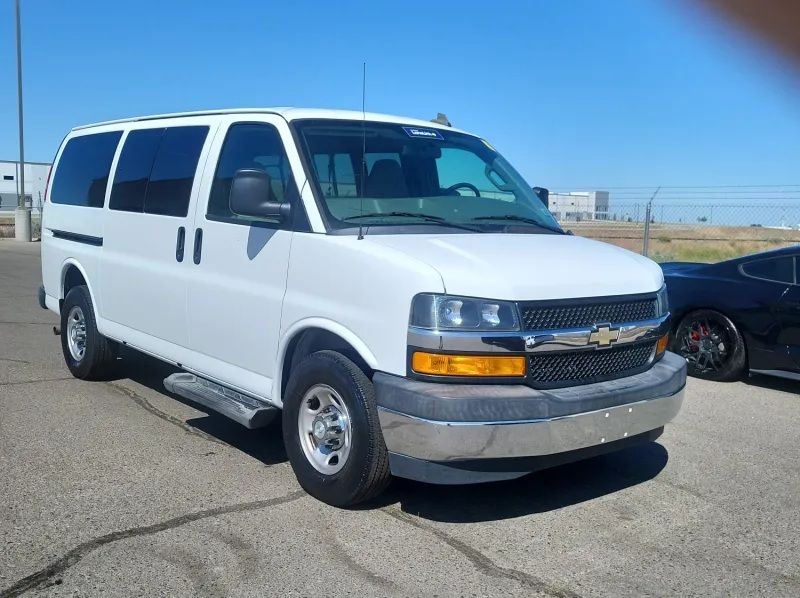 Summit White 2018 Chevrolet Express Van Rear-Wheel Drive 6-Speed Automatic Overdrive