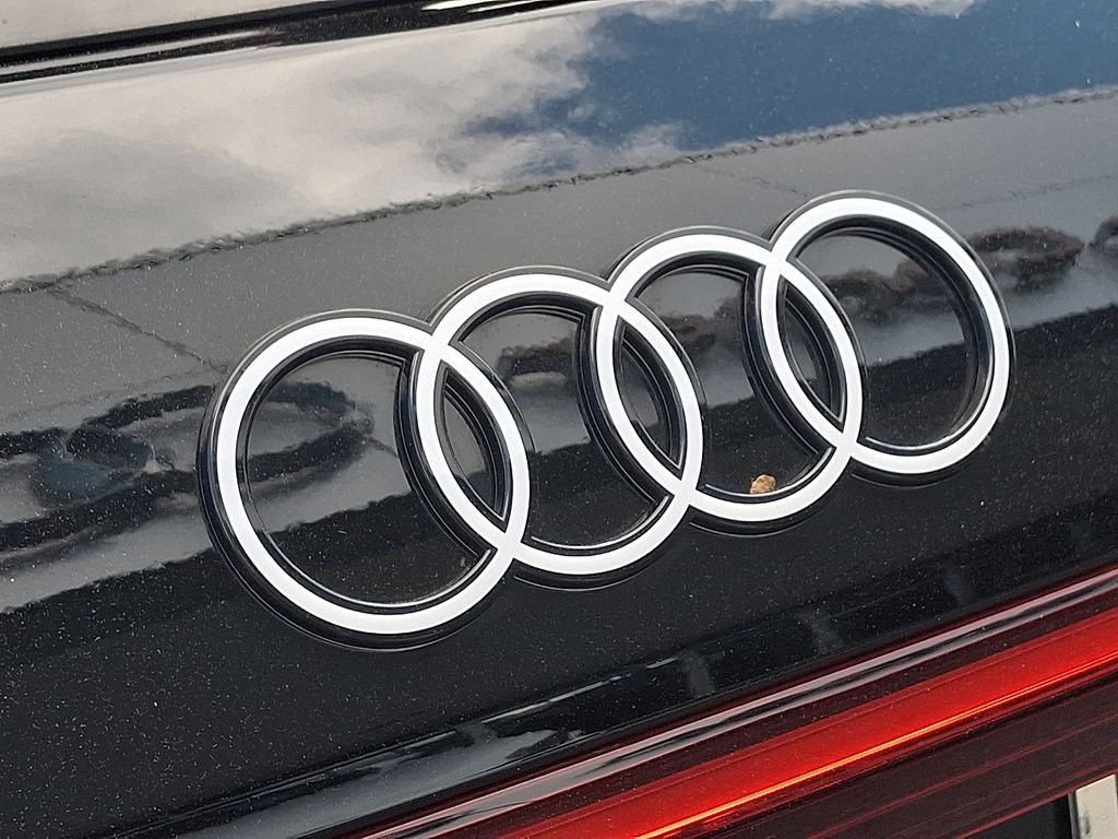 Thumbnail: 2025 Audi Q6 e-tron - 29