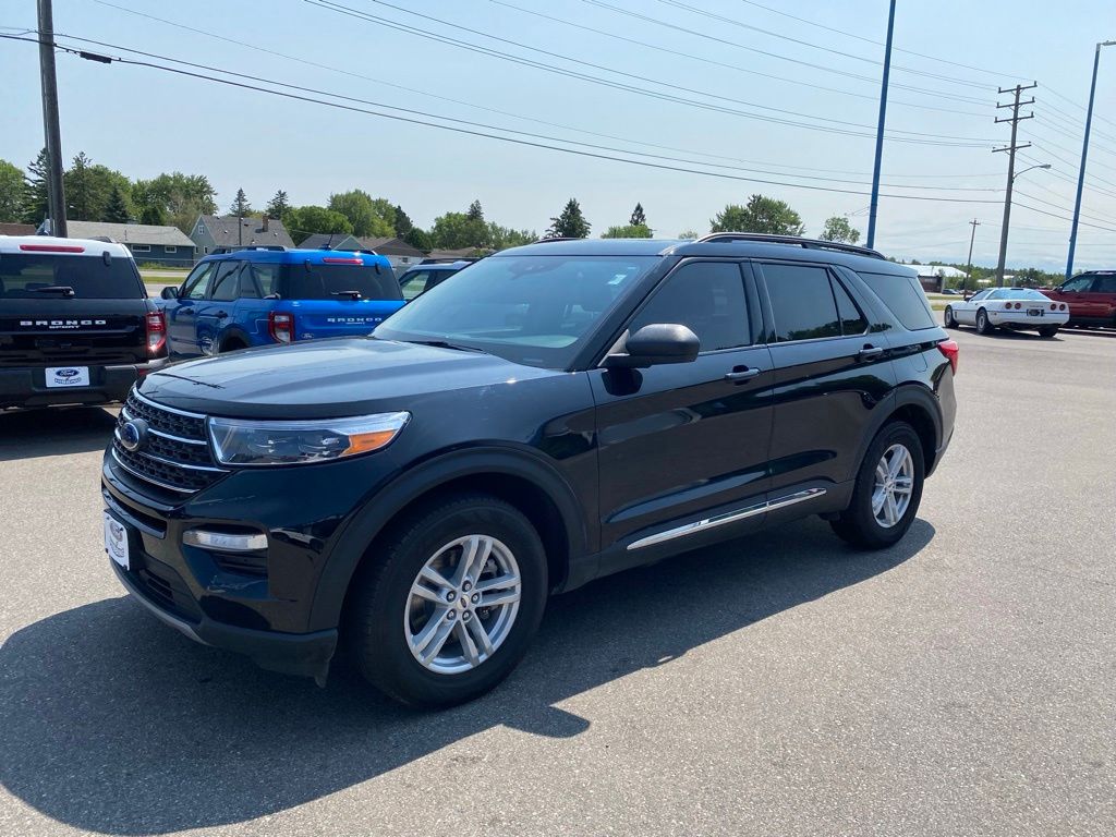  2022 Ford Explorer XLT AWD   
