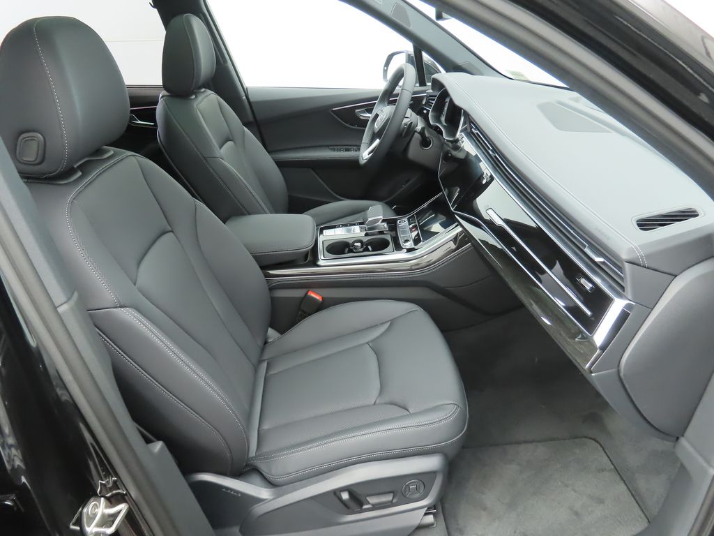 Thumbnail: 2025 Audi Q7 - 20