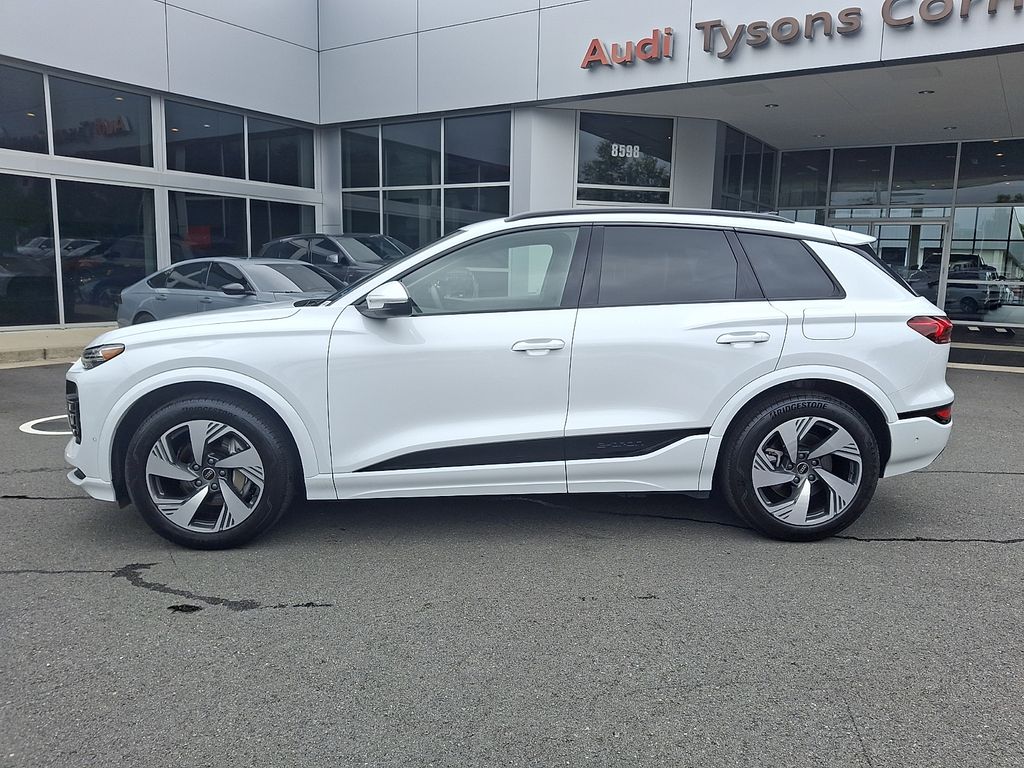 Thumbnail: 2025 Audi Q6 e-tron - 7