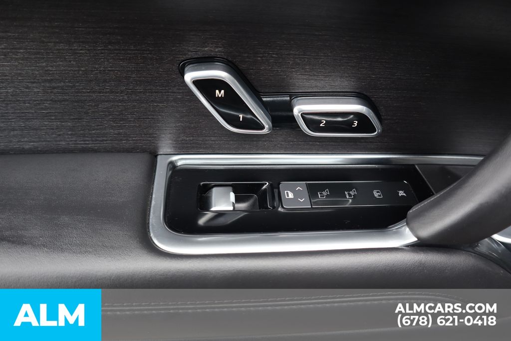Used 2025 Gray Land Rover SE image 22