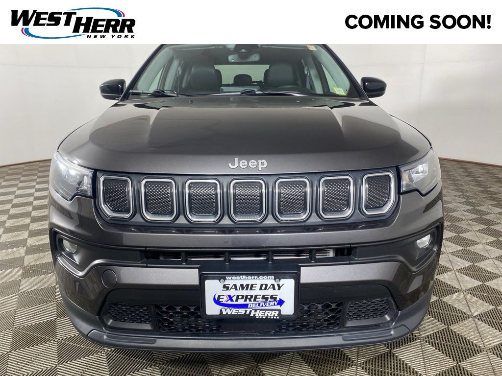 Used 2022 Gray Jeep Latitude image 22